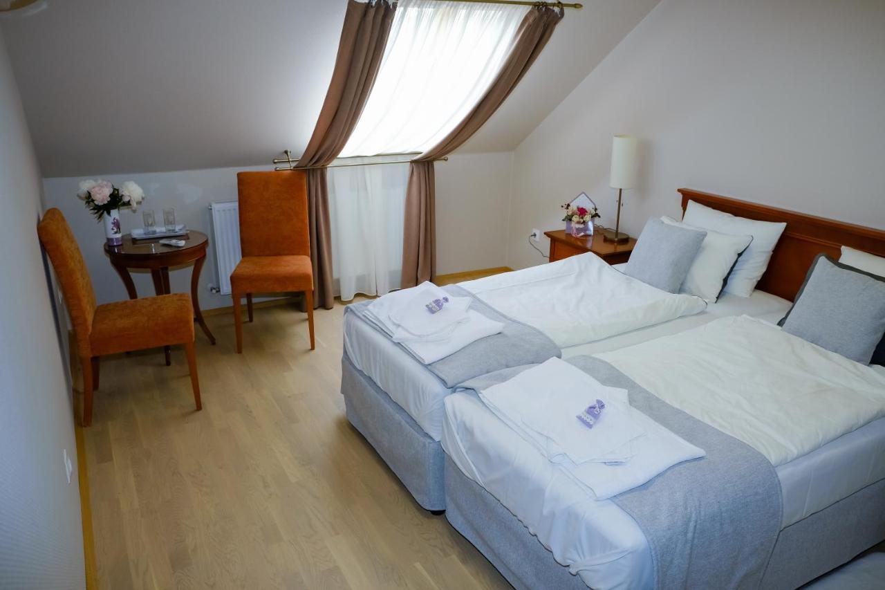 Barkoscinege Vendeghaz Hotel Geberjen Kültér fotó