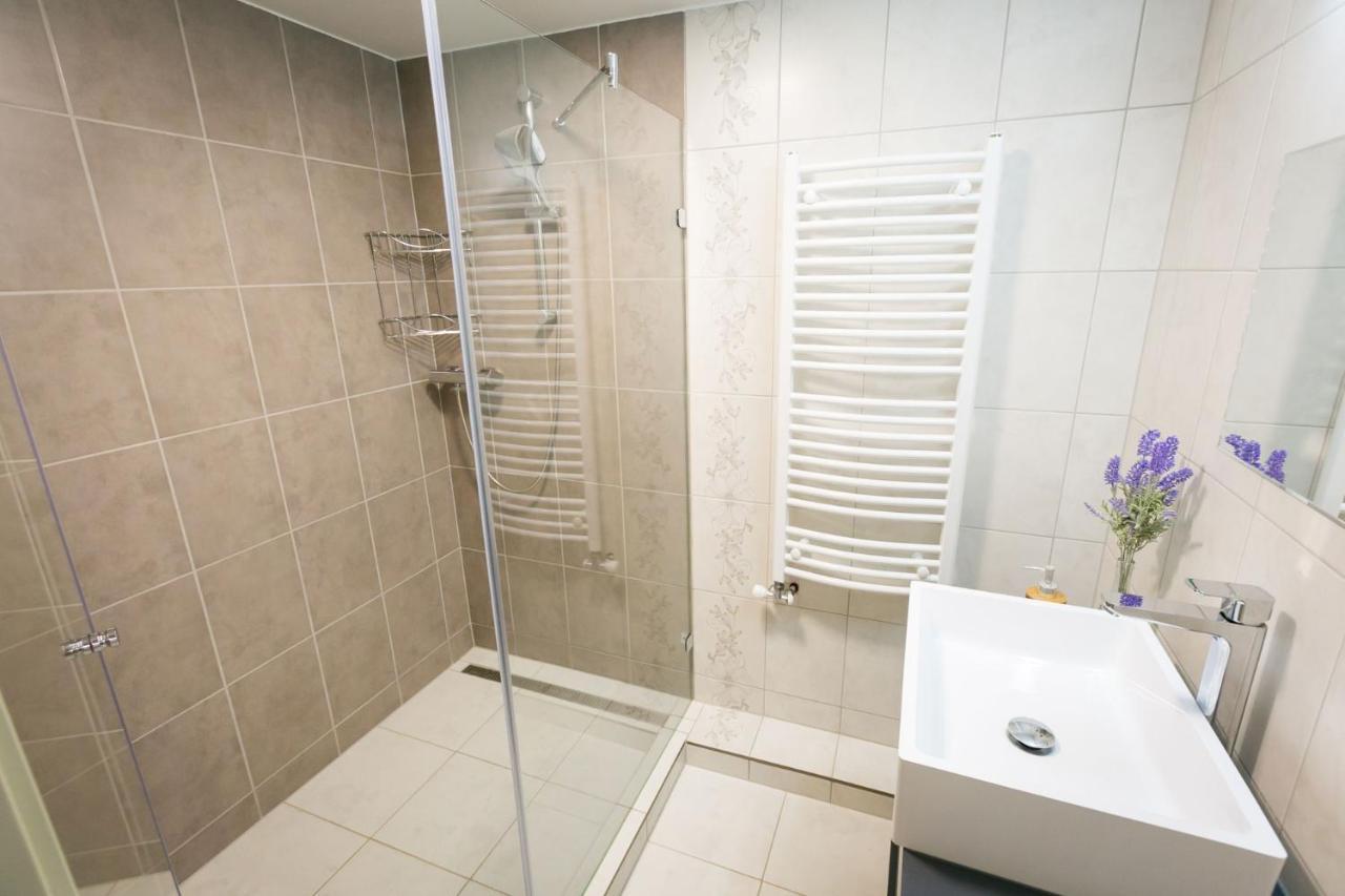 Barkoscinege Vendeghaz Hotel Geberjen Kültér fotó